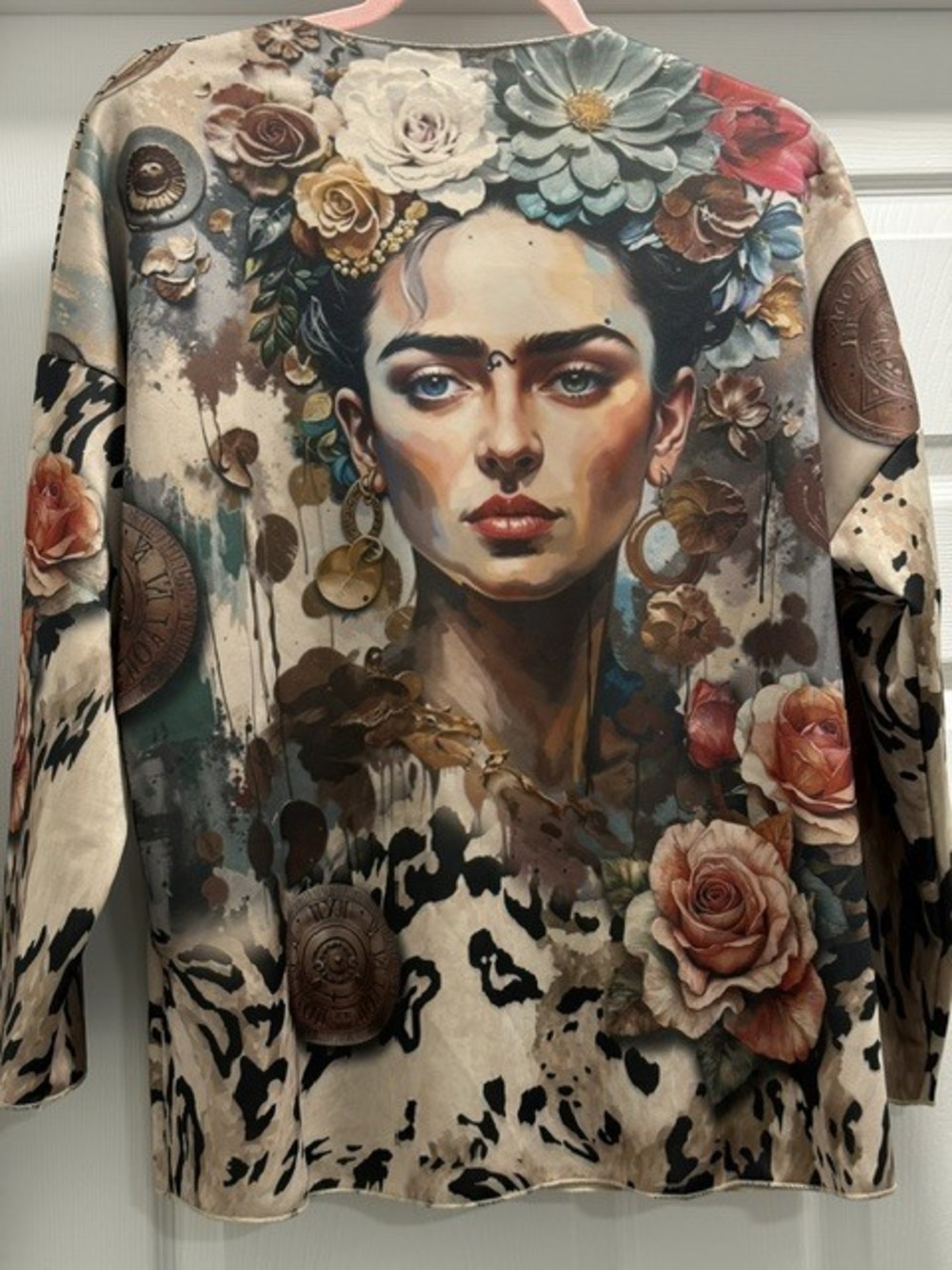 L1336 | Loowie Leopard Floral Frida V-Neck Top | One Size S-L - Picture 2 of 2